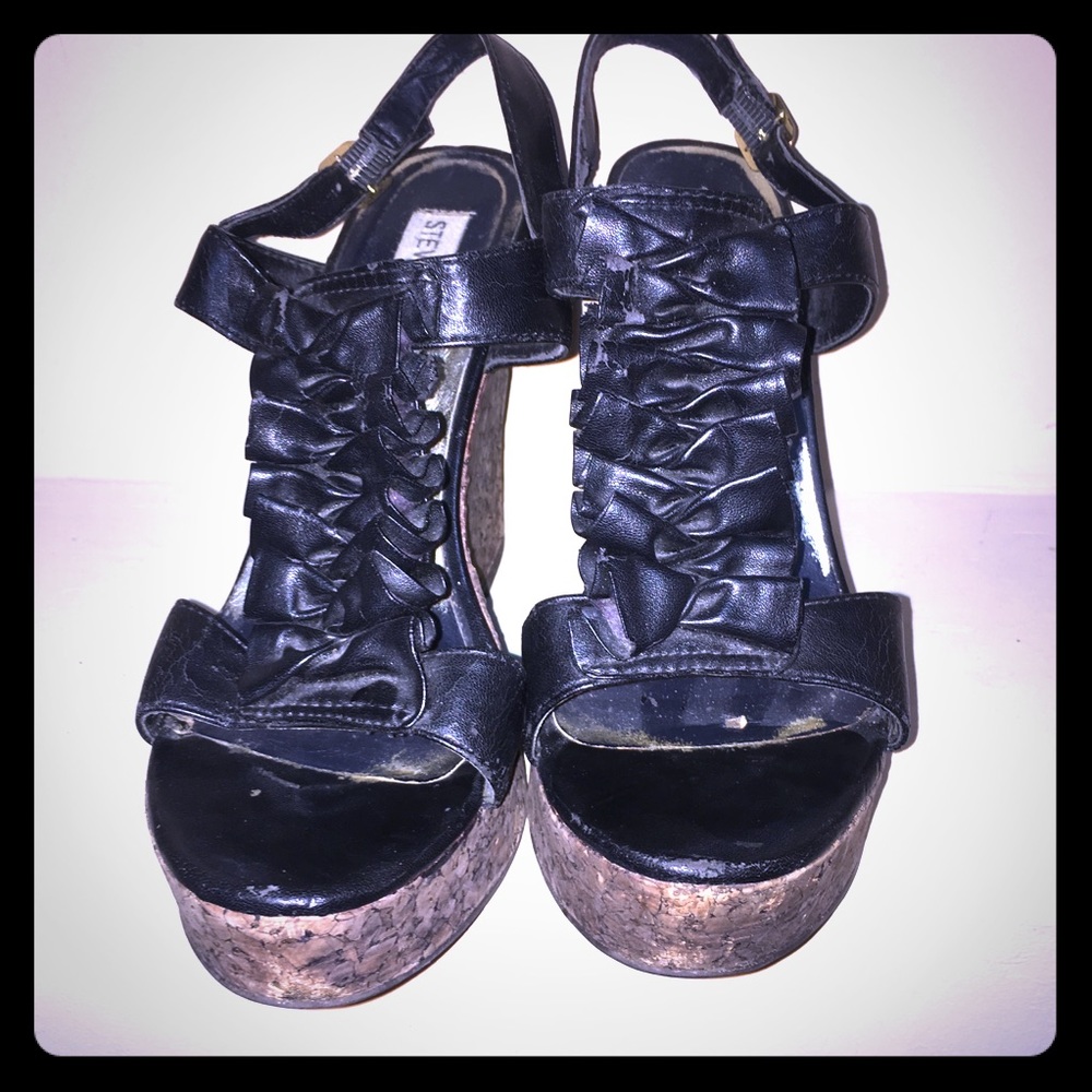 Steve Madden black leather ruffle sandals
